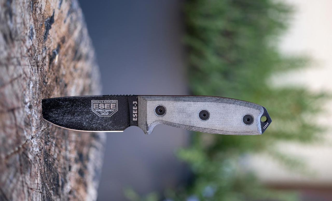 9 Must-Have Survival Gear Items For a LOST HIKER Scenario